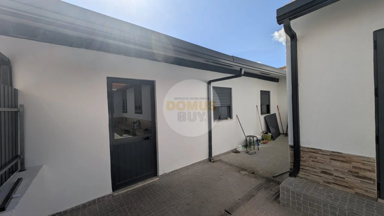Moradia T2 para Venda em Baixa da Banheira e Vale da Amoreira Foto 2