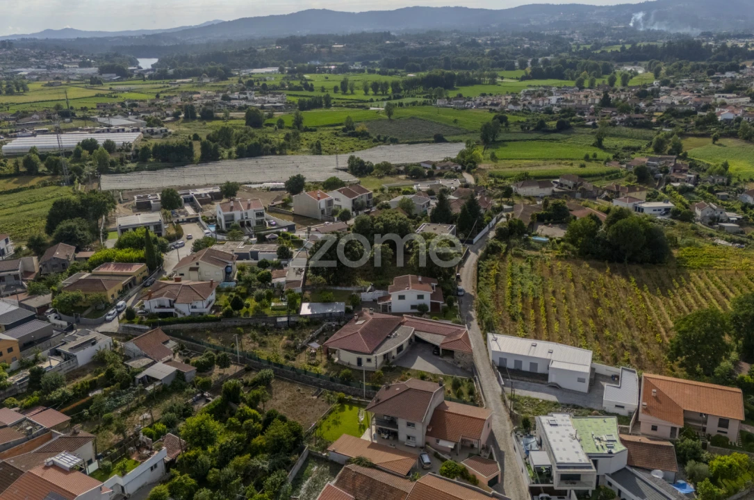 Terreno para Venda em Merelim (São Paio), Panoias e Parada de Tibães Foto 14