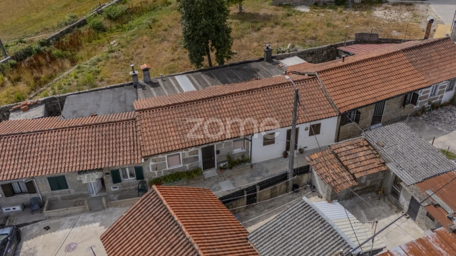 Moradia T22 para Venda em Candoso (São Martinho)