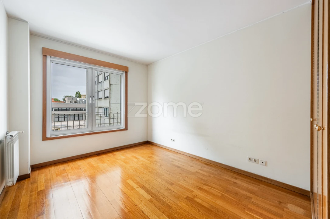 Apartamento T2 para Arrendamento em Lordelo do Ouro e Massarelos Foto 17