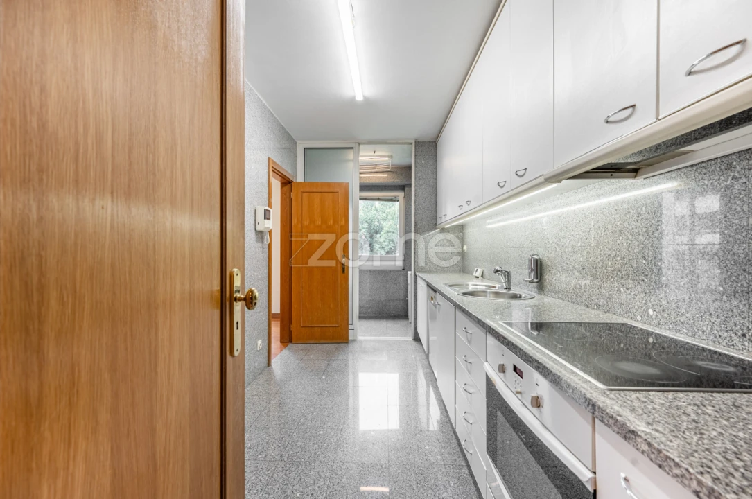 Apartamento T2 para Arrendamento em Lordelo do Ouro e Massarelos Foto 1