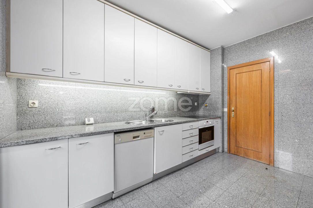Apartamento T2 para Arrendamento em Lordelo do Ouro e Massarelos Foto 4