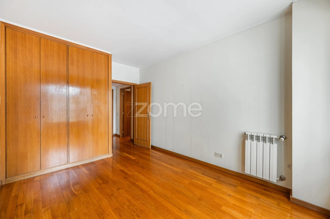 Apartamento T2 para Arrendamento em Lordelo do Ouro e Massarelos Foto 16