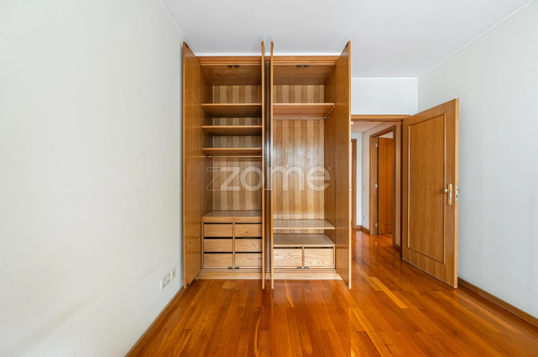 Apartamento T2 para Arrendamento em Lordelo do Ouro e Massarelos Foto 18