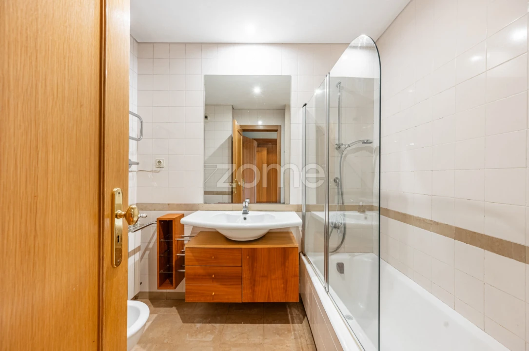 Apartamento T2 para Arrendamento em Lordelo do Ouro e Massarelos Foto 14