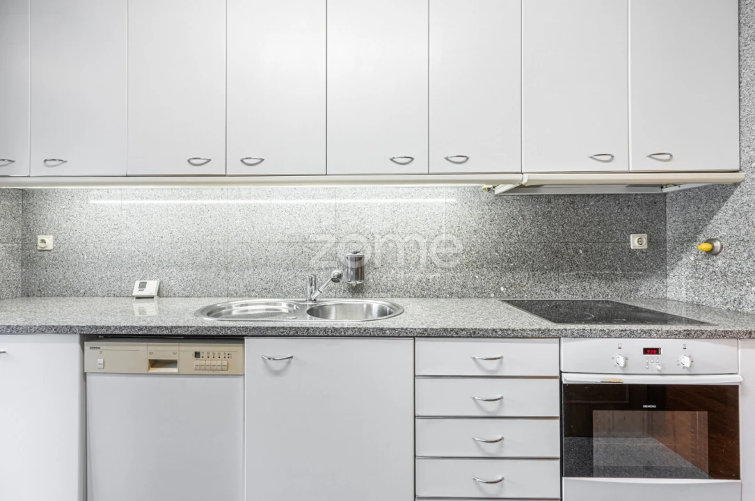 Apartamento T2 para Arrendamento em Lordelo do Ouro e Massarelos Foto 5