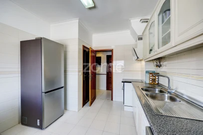 Apartamento T2 para Arrendamento em Cacém e São Marcos