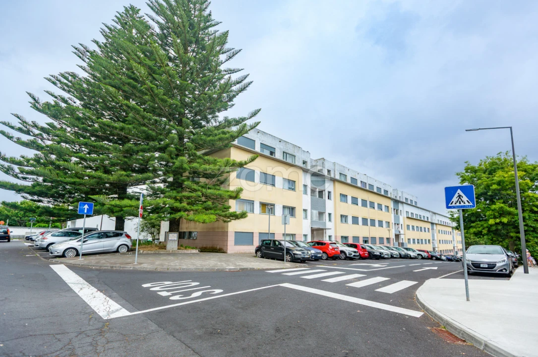 Apartamento T2 para Venda em Ponta Delgada (São Pedro) Foto 1
