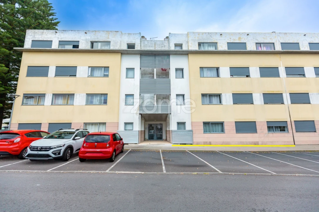 Apartamento T2 para Venda em Ponta Delgada (São Pedro) Foto 2