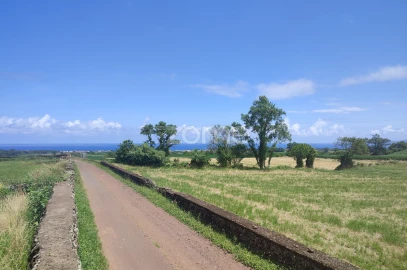 Terreno para Venda em Calhetas