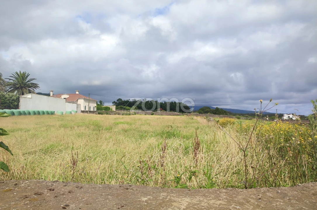 Terreno para Venda em Calhetas Foto 3
