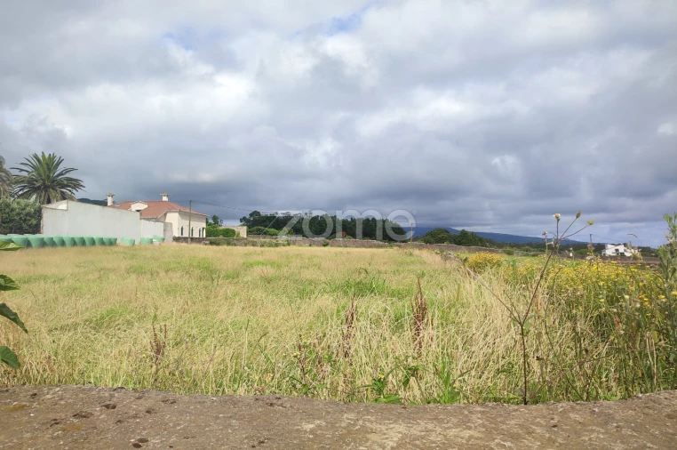 Terreno para Venda em Calhetas Foto 3