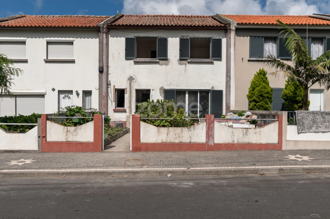 Moradia T3 para Venda em Santo Antonio Foto 1
