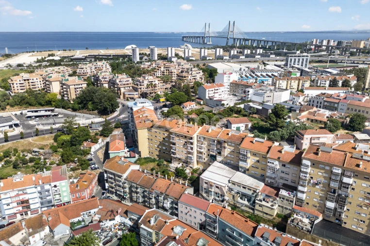Apartamento T2 para Venda em Sacavém e Prior Velho Foto 27