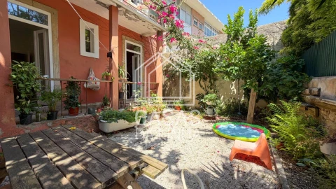 Prédio para Venda em Carcavelos e Parede
