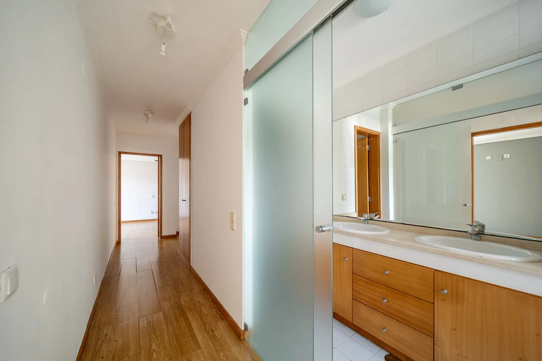 Apartamento T3 para Venda em Arcozelo Foto 15