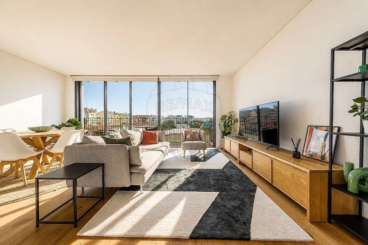 Apartamento T2 para Venda em Benfica Foto 3
