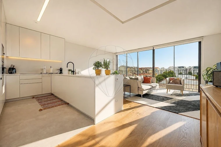 Apartamento T2 para Venda em Benfica Foto 2