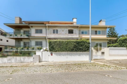 Moradia T4 para Venda em Arcozelo