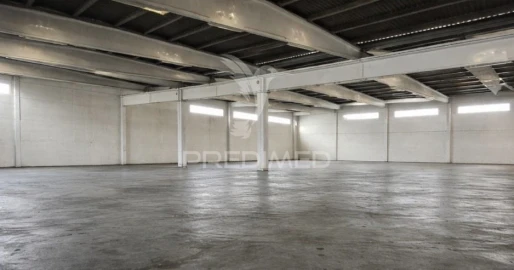 Armazém para Venda em Bugalhos