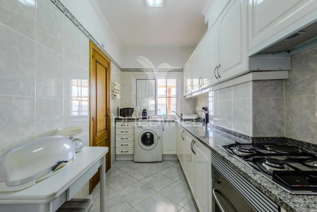 Apartamento T2 para Venda em Quarteira Foto 12