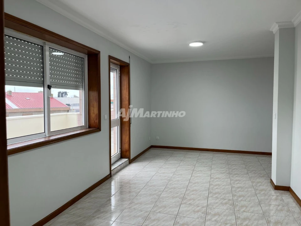 Apartamento T1 para Arrendamento em Pedrouços Foto 5