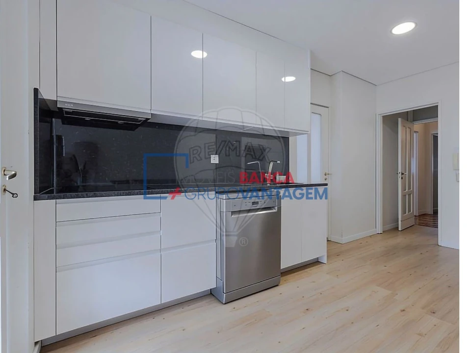 Apartamento T3 para Venda em Lordelo do Ouro e Massarelos Foto 4