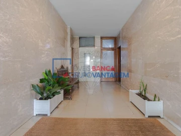 Apartamento T3 para Venda em Lordelo do Ouro e Massarelos