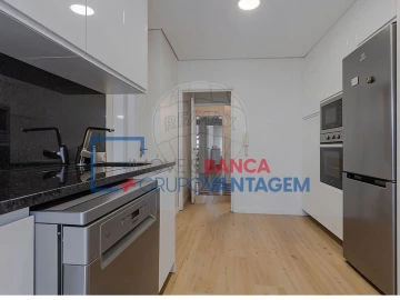 Apartamento T3 para Venda em Lordelo do Ouro e Massarelos