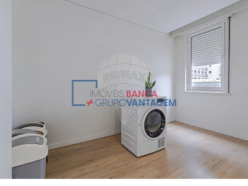 Apartamento T3 para Venda em Lordelo do Ouro e Massarelos