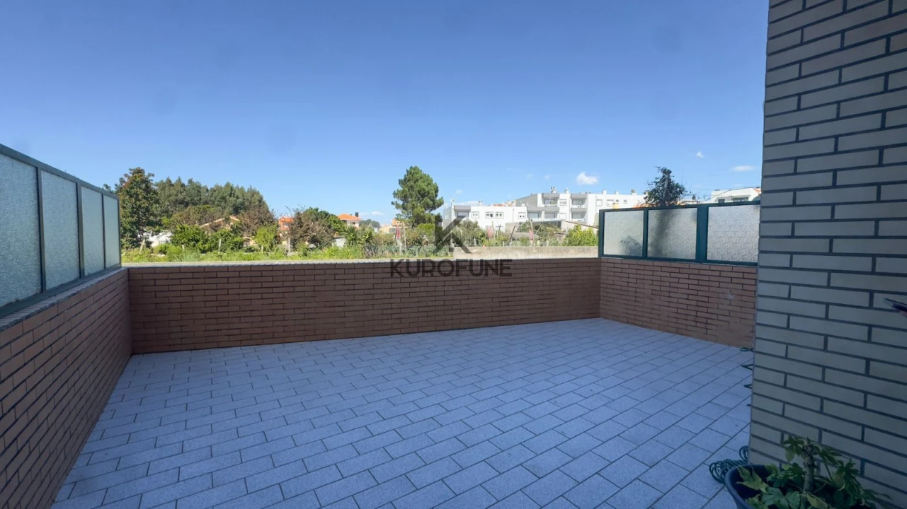 Apartamento T2 para Arrendamento em Madalena Foto 1