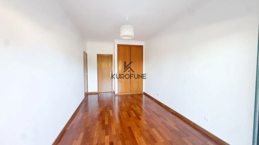 Apartamento T2 para Arrendamento em Madalena Foto 11