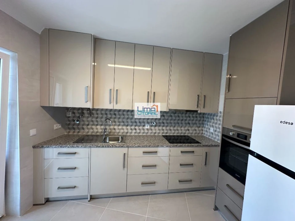 Apartamento T1 para Arrendamento em Parceiros e Azoia Foto 1