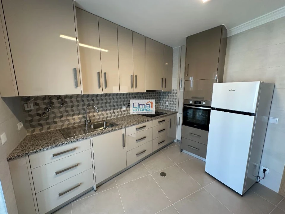 Apartamento T1 para Arrendamento em Parceiros e Azoia Foto 2