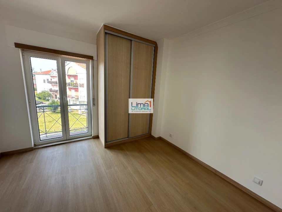Apartamento T1 para Arrendamento em Parceiros e Azoia Foto 7