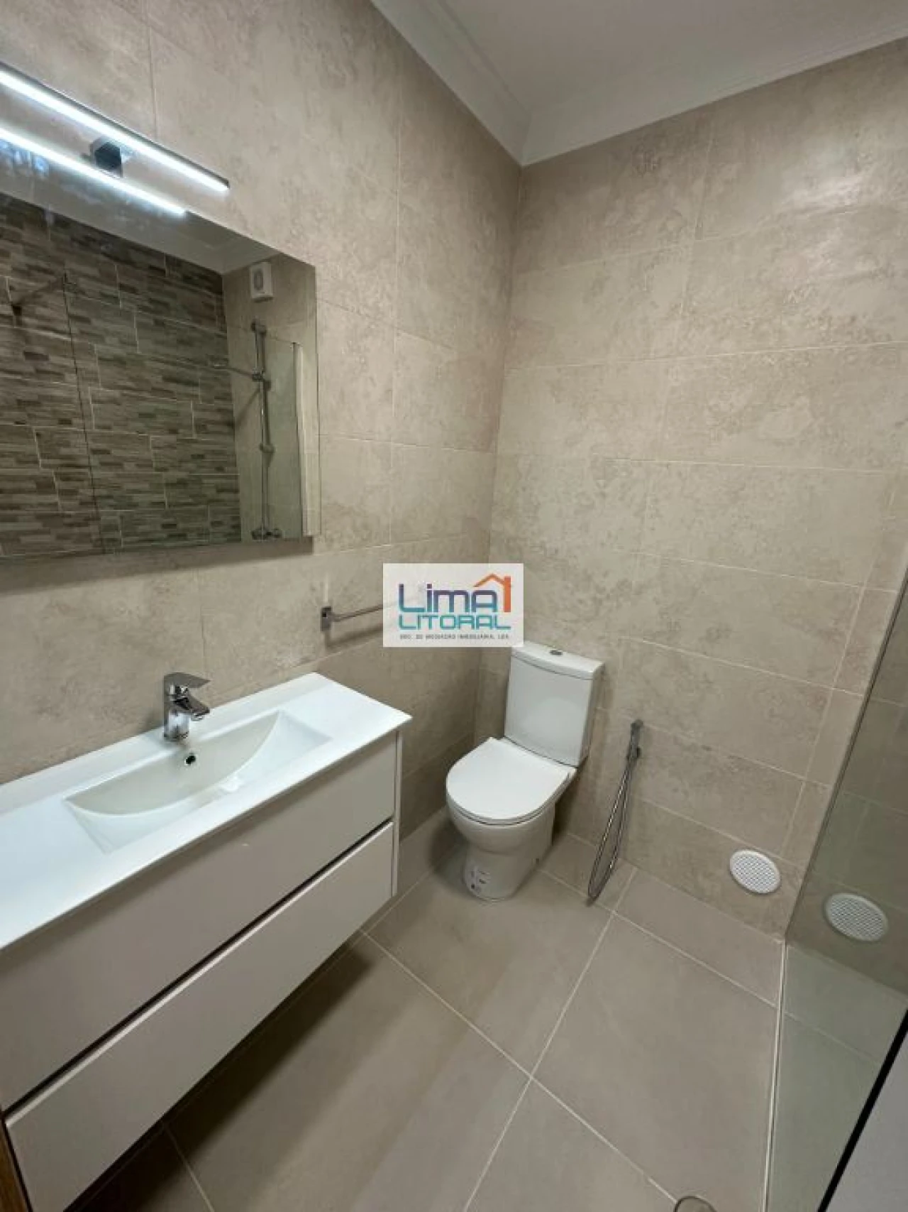 Apartamento T1 para Arrendamento em Parceiros e Azoia Foto 9