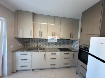 Apartamento T1 para Arrendamento em Parceiros e Azoia