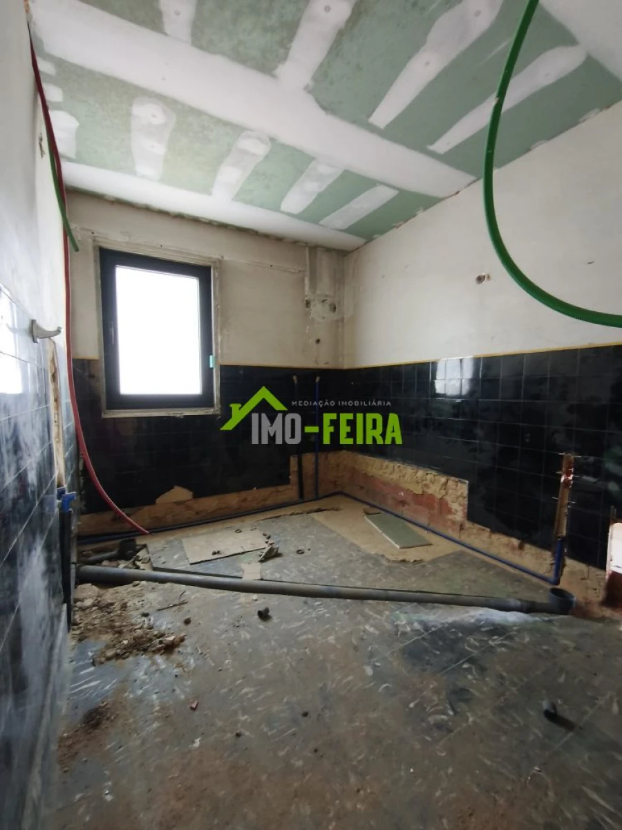 Moradia T9 para Venda em Avanca Foto 21