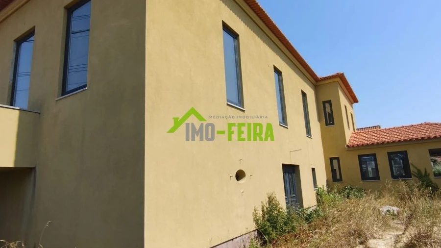 Moradia T9 para Venda em Avanca