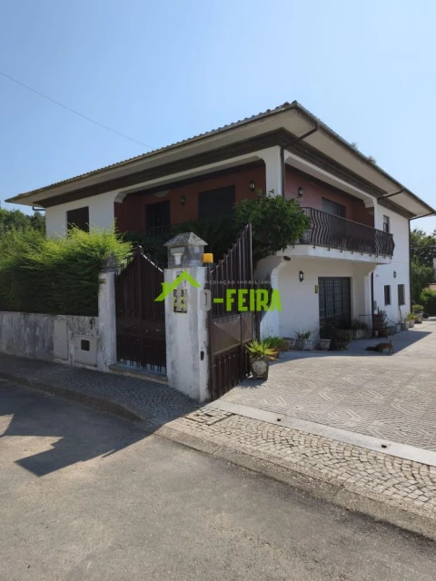 Moradia T3 para Venda em O. Azeméis, Riba-Ul, Ul, Macinhata Seixa, Madail