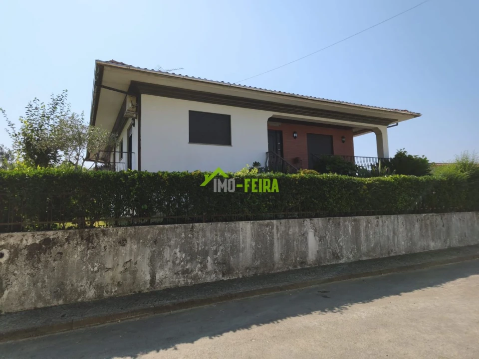 Moradia T3 para Venda em O. Azeméis, Riba-Ul, Ul, Macinhata Seixa, Madail Foto 1