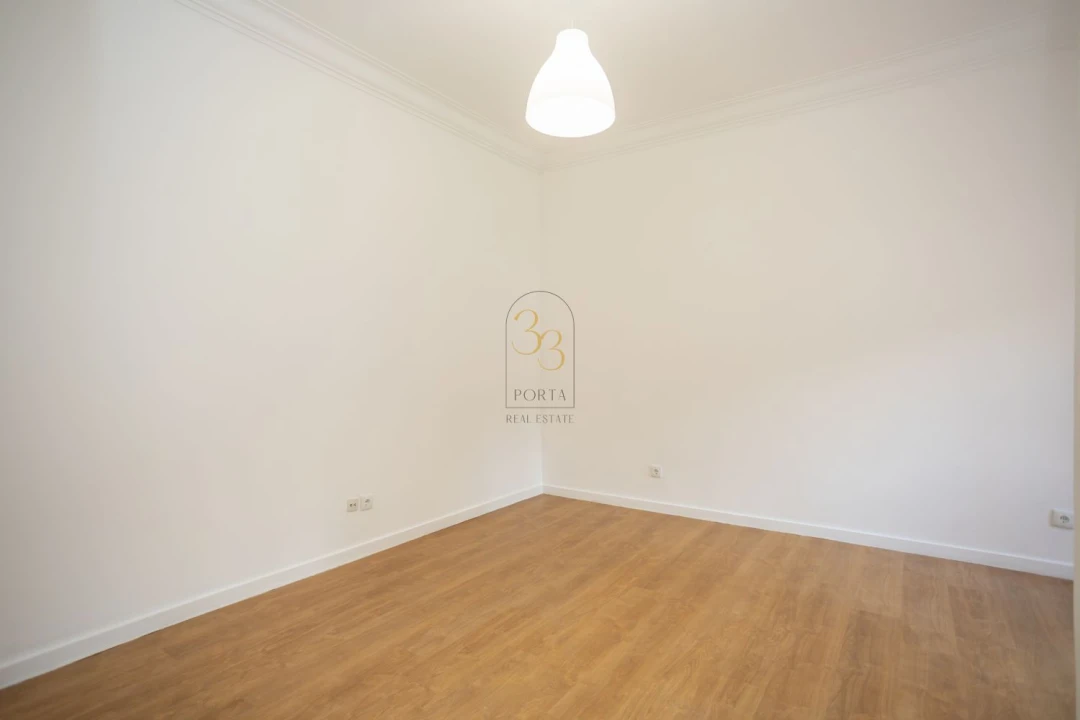 Apartamento T3 para Arrendamento em Areeiro Foto 9