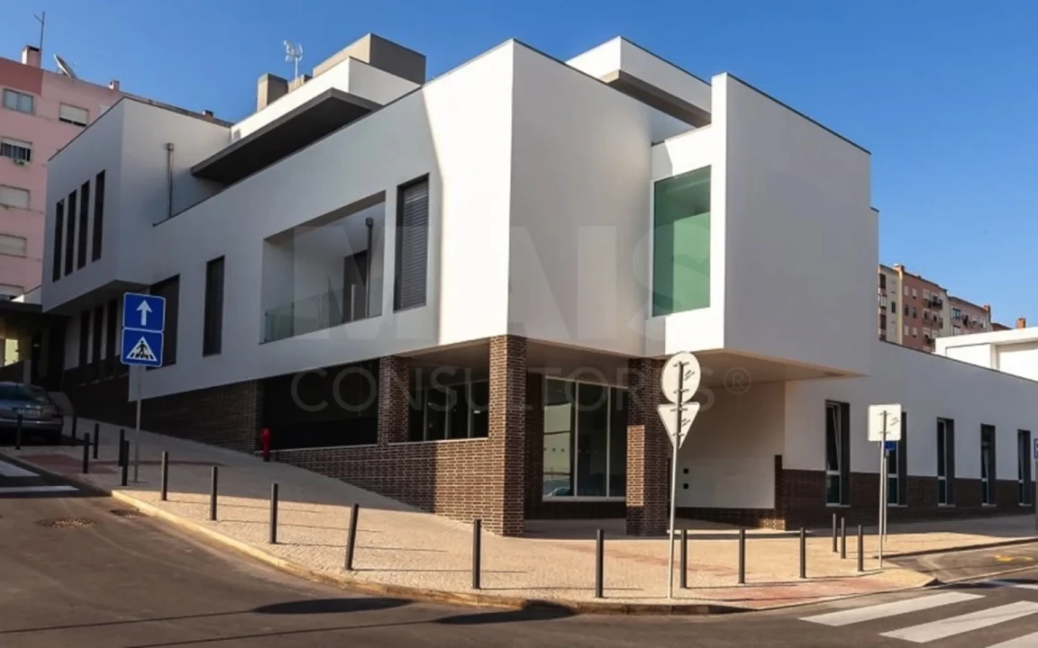 Apartamento T1 para Venda em Agualva e Mira-Sintra Foto 11