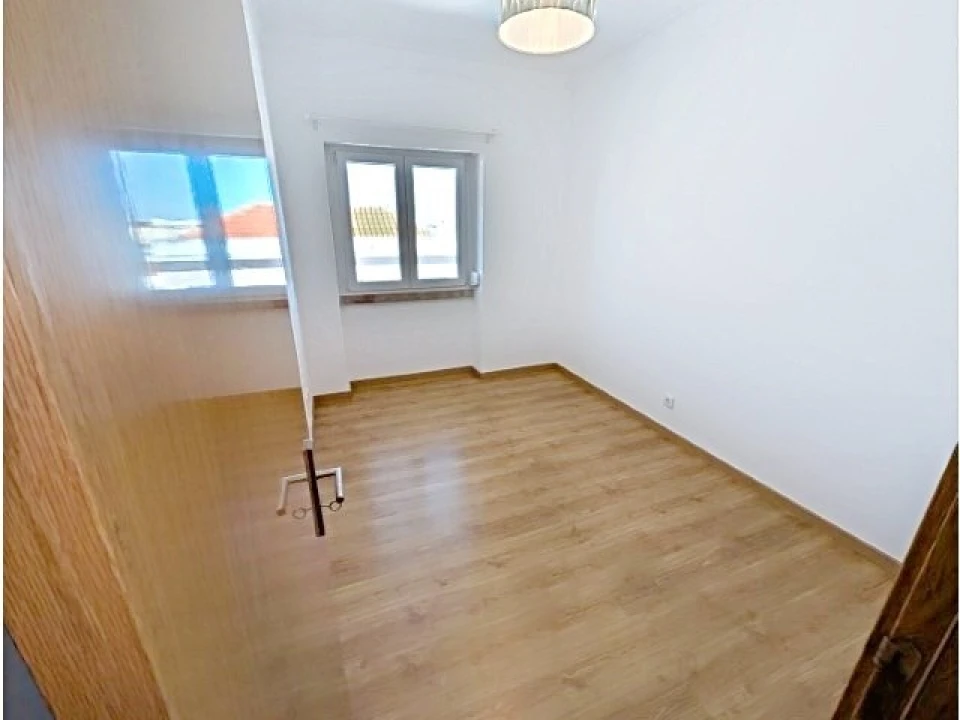 Apartamento T3 para Venda em Águas Livres Foto 1