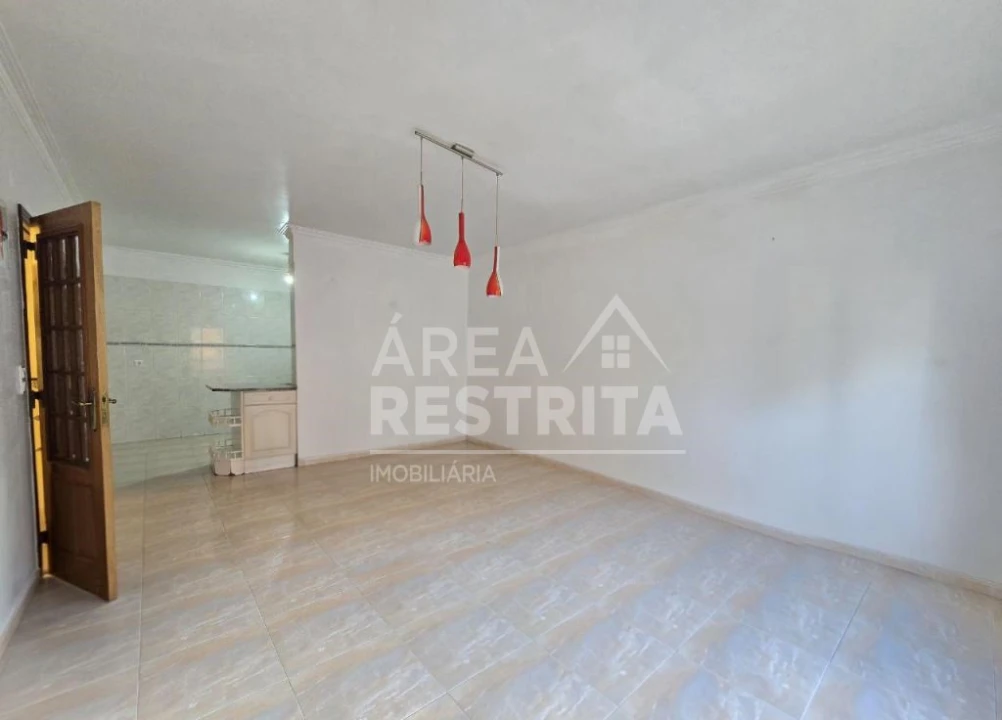 Apartamento T2 para Venda em Algueirão-Mem Martins Foto 1