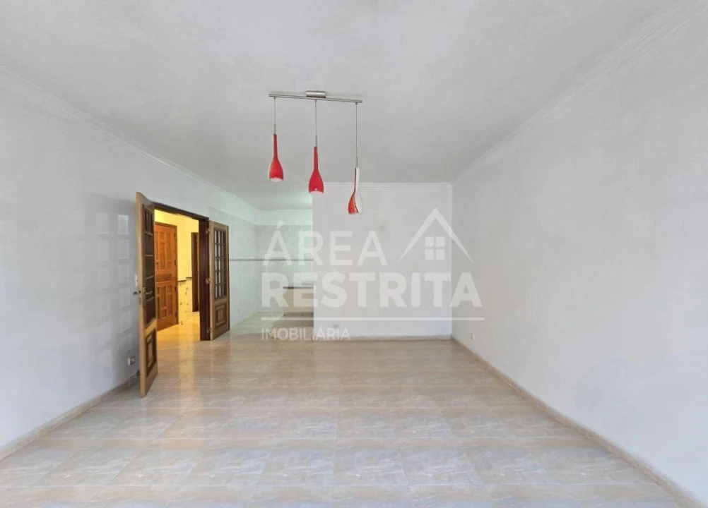 Apartamento T2 para Venda em Algueirão-Mem Martins Foto 2
