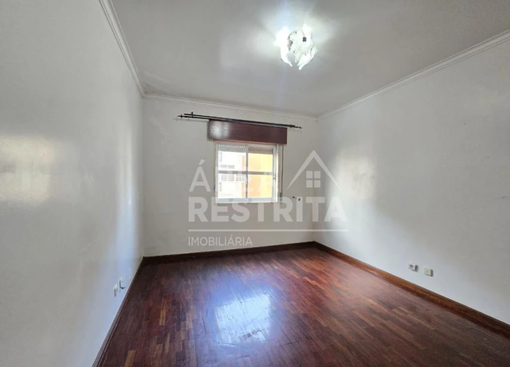 Apartamento T2 para Venda em Algueirão-Mem Martins Foto 12