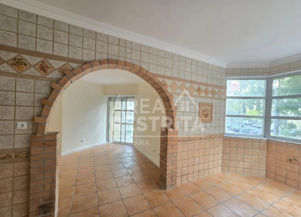 Apartamento T3 para Venda em Algueirão-Mem Martins Foto 2