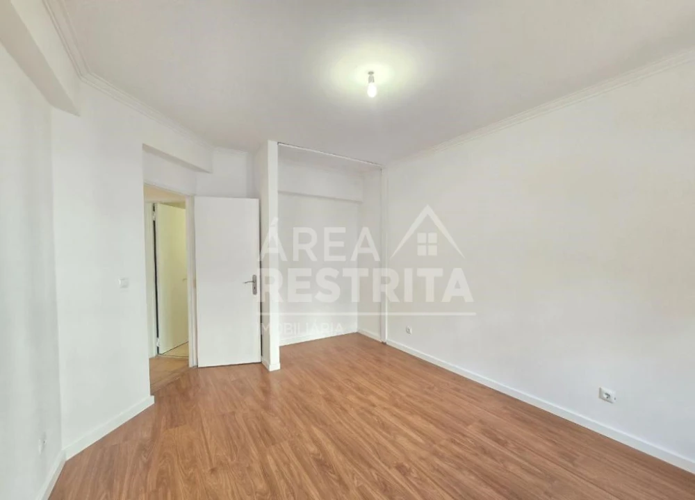Apartamento T3 para Venda em Algueirão-Mem Martins Foto 10
