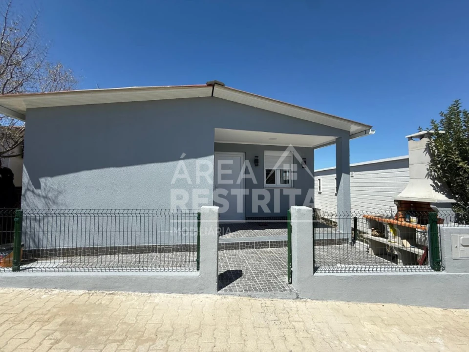 Moradia T2 para Venda em Fernao Ferro Foto 1